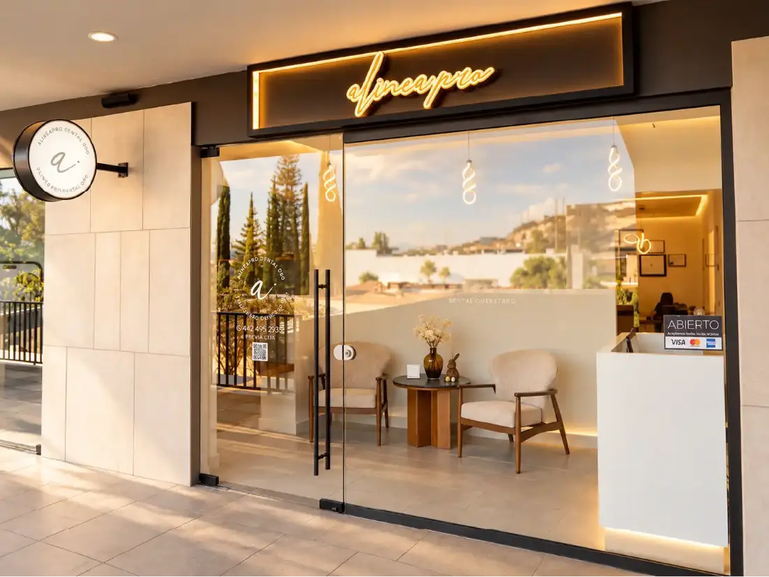 Fachada de AlineaPro clínica dental en Querétaro