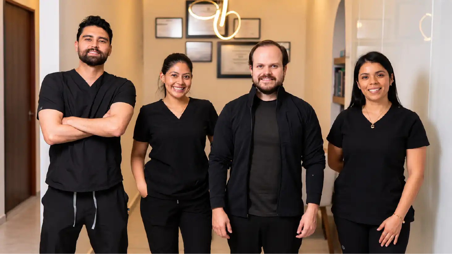 Equipo de profesionales de AlineaPro clínica dental en Querétaro